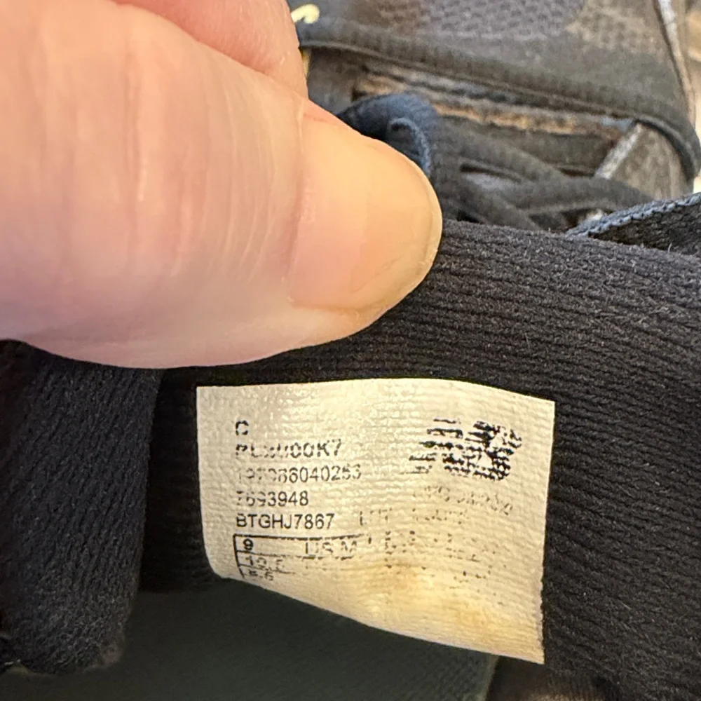 New Balance Men’s Black, White & Gold cleats - Picture 6 of 6